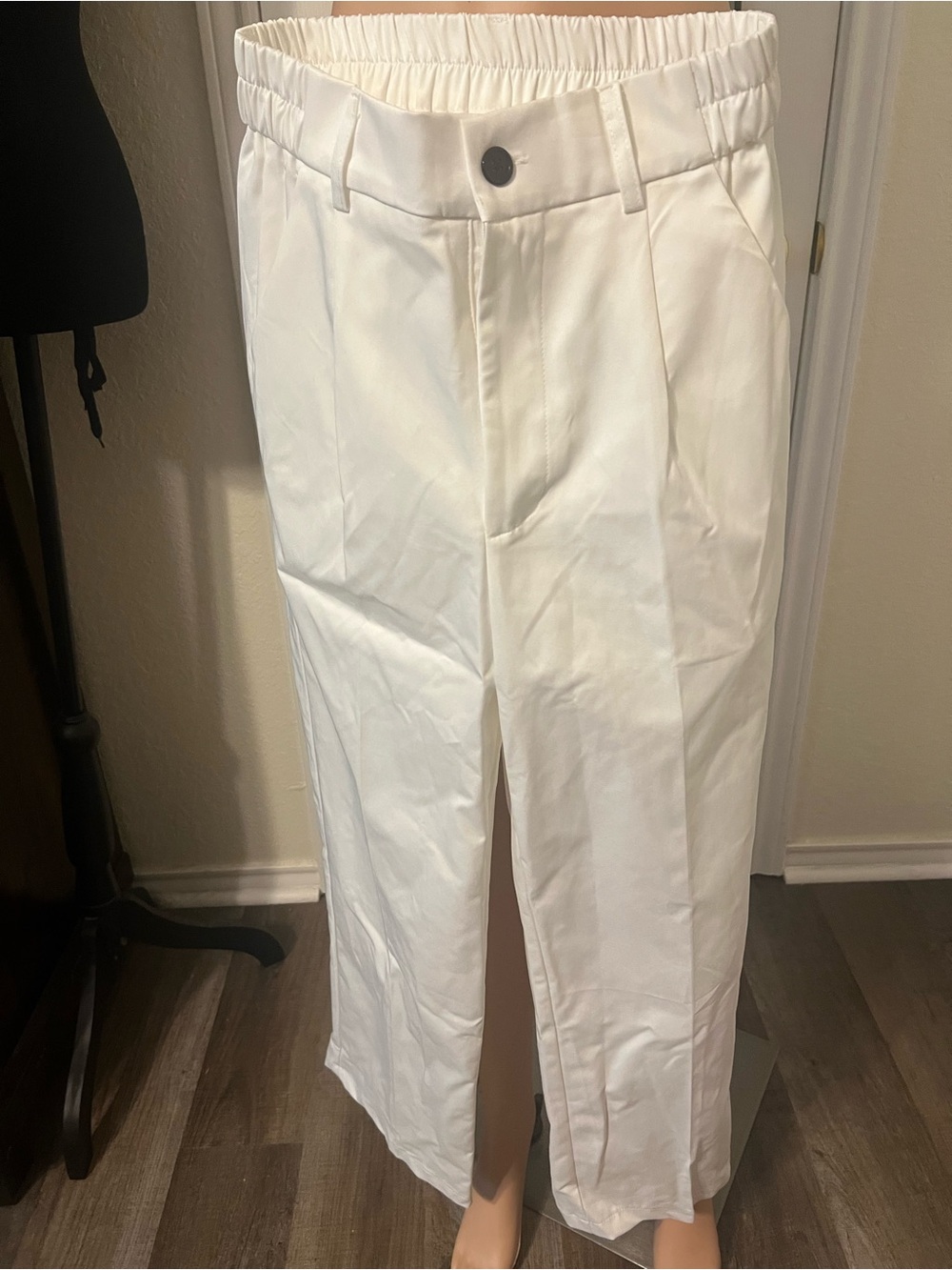 Women's White Elastic-Waist Pleated Trousers